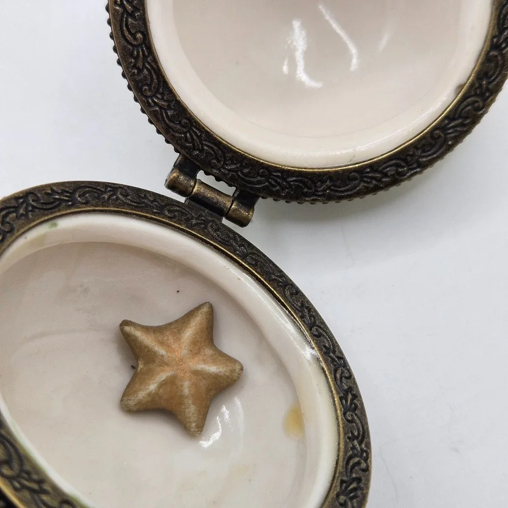 VTG Christmas Ornament Trinket Box Green Gold Stars Snowflakes Hinged Ceramic